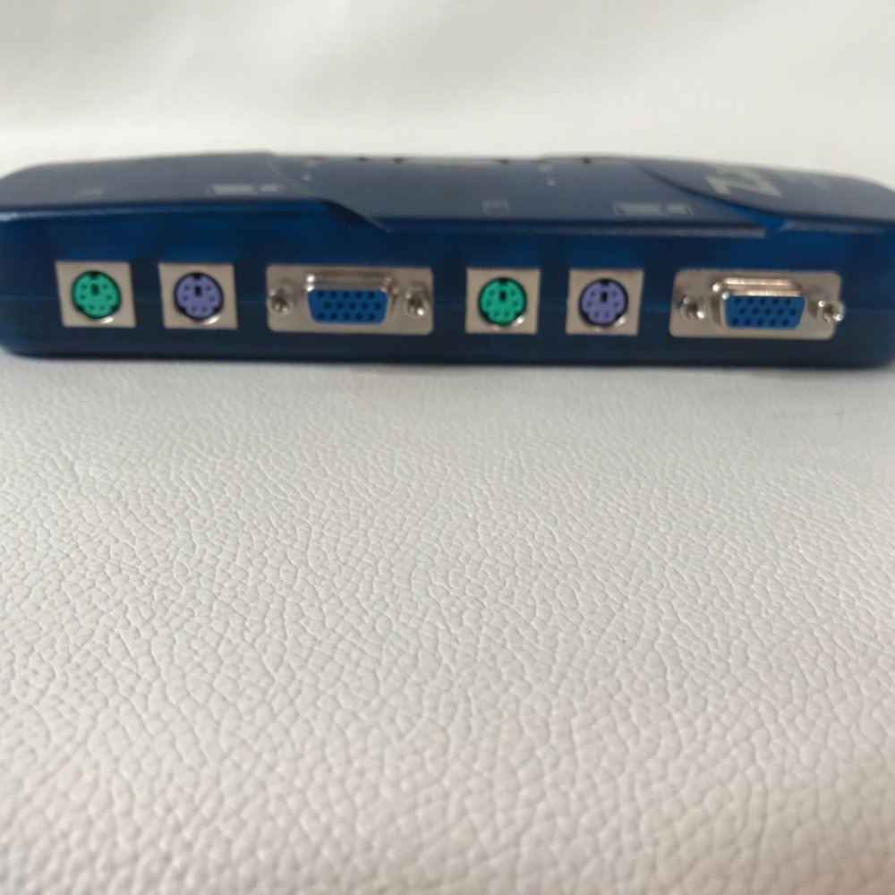 Zonet KVM3004 4-port KVM Switch Without VGA Monitor Cables - Picture 2 of 8